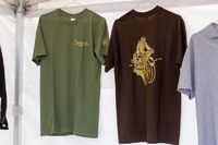 Tee-shirt col rond signature Terrot dorée, moto imprimée au dos